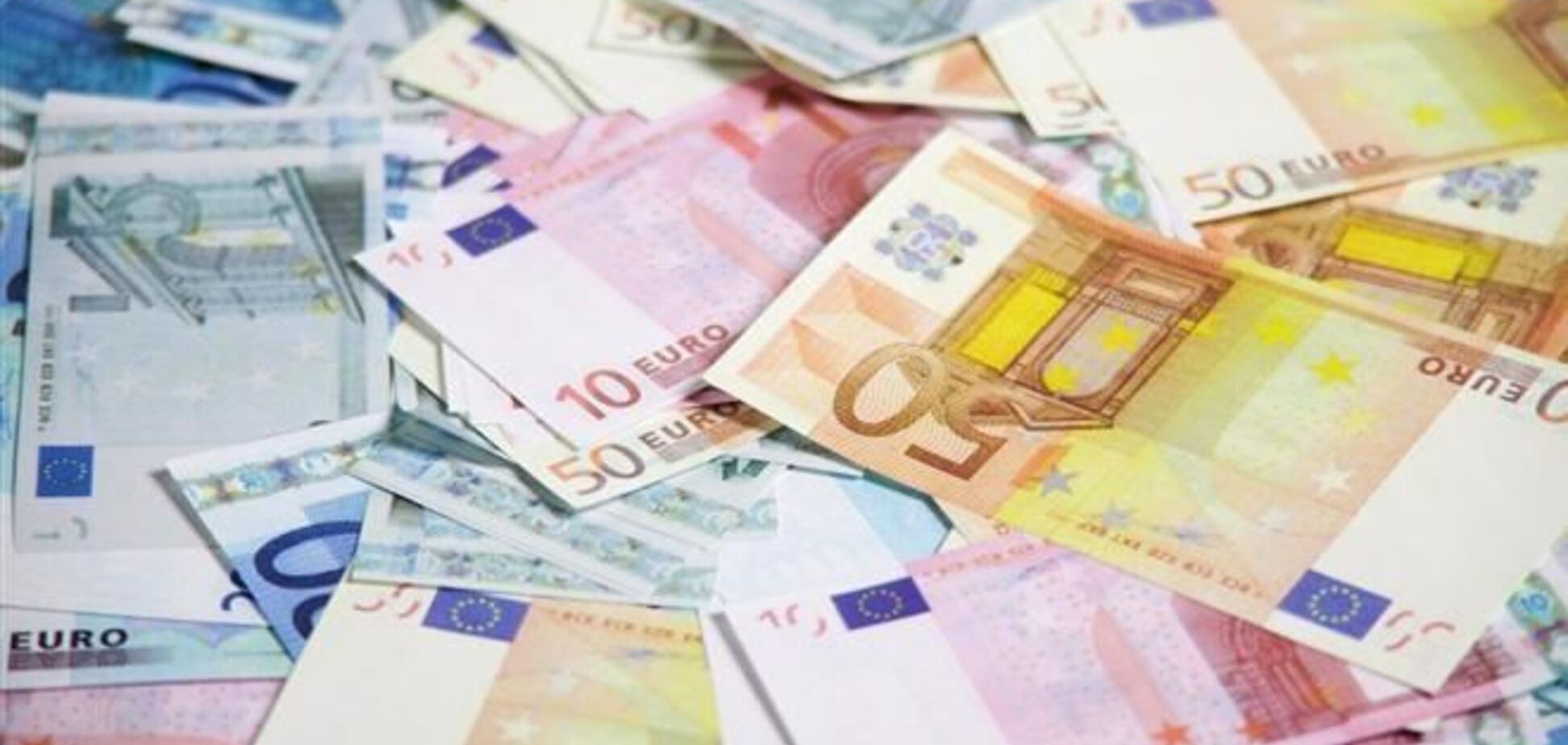 Межбанк открылся небольшим подъемом евро