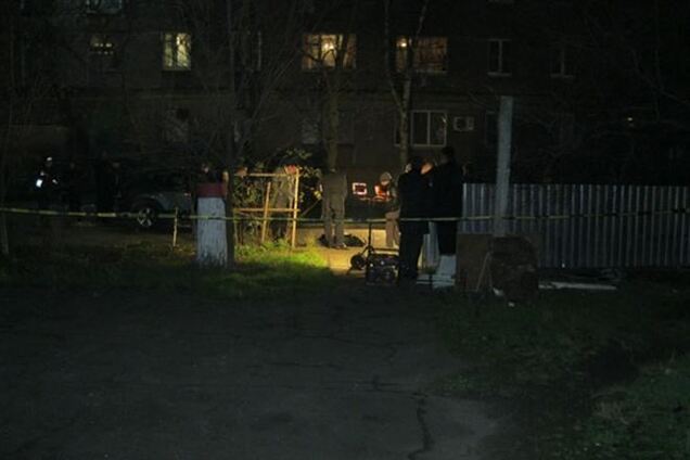 В Мариуполе посреди улицы люди в масках застрелили мужчину