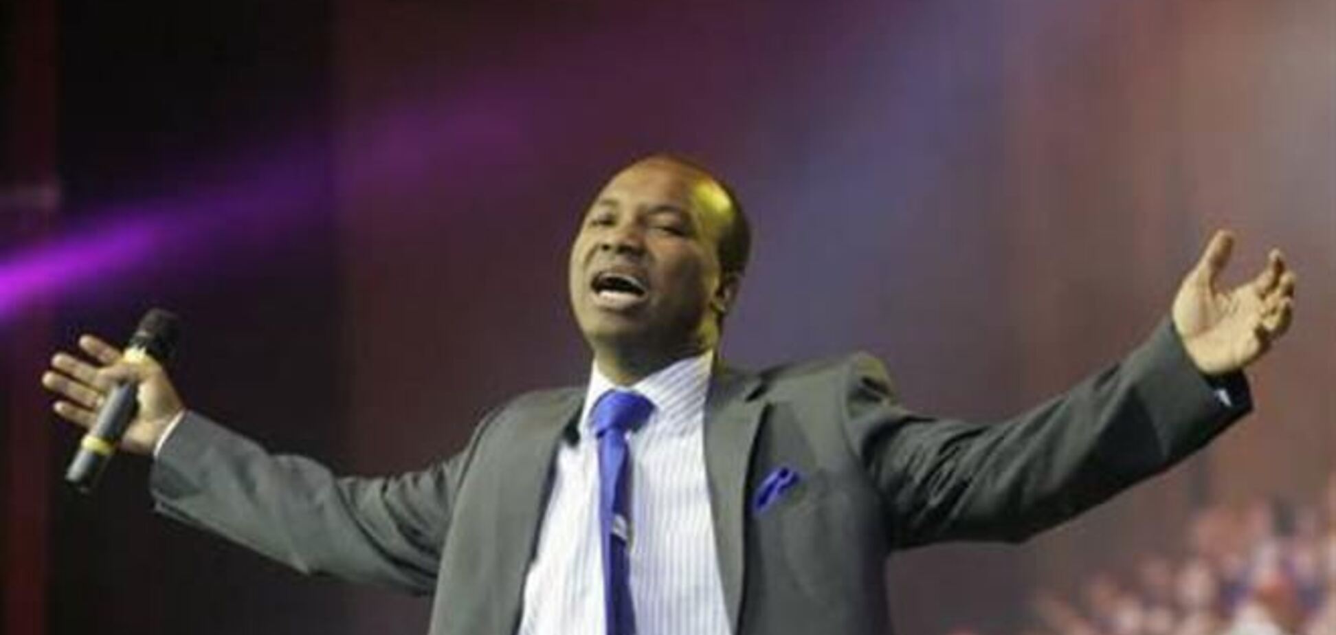 Сандей Аделаджа проведет на Майдане молебен за евроинтеграцию