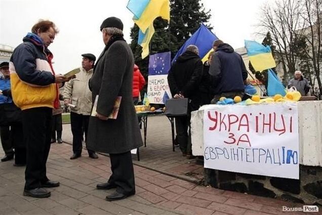В Луцке участники Евромайдана будут жечь советскую символику