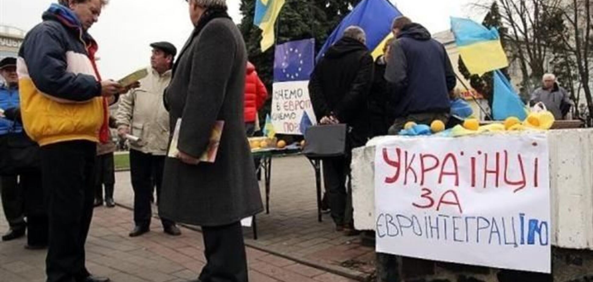 У Луцьку учасники Евромайдана палитимуть радянську символіку