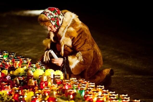 В Киеве зажгли свечи в честь памяти жертв Голодомора