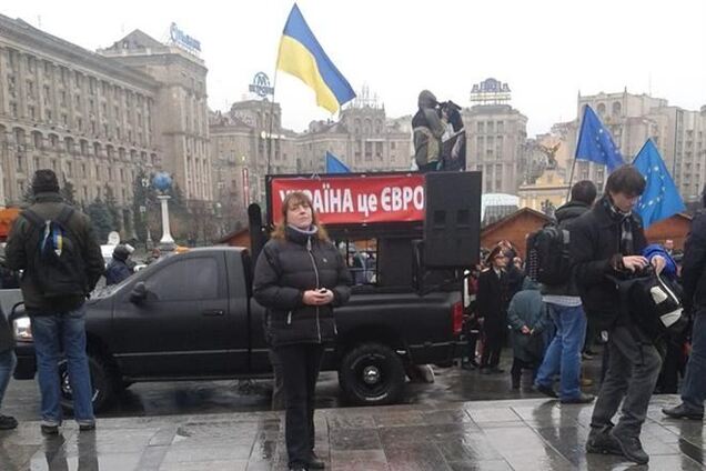 На киевском Евромайдане митингует тысяча человек