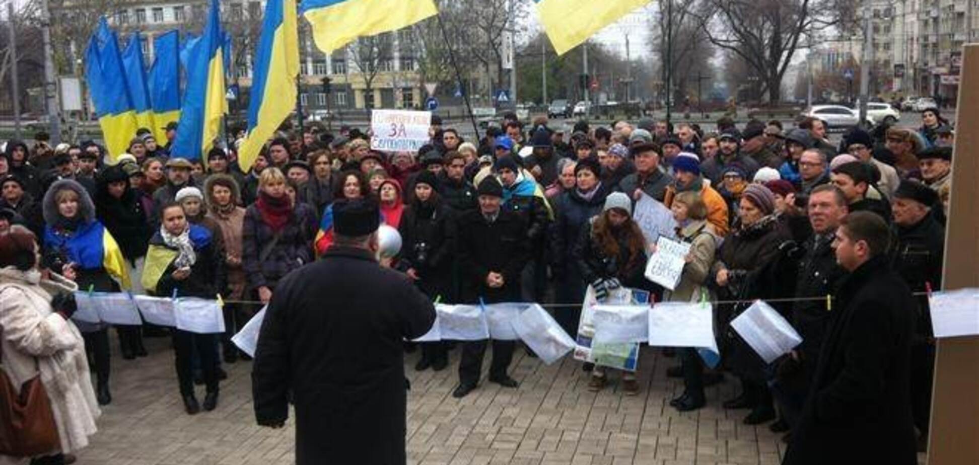 200 человек собрались на Евромайдане в Донецке
