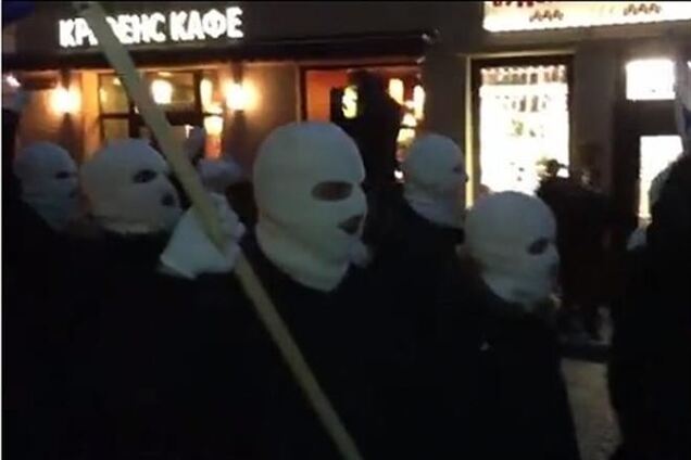 На протесты во Львове вышли неонацисты, власти заявляют о провокации