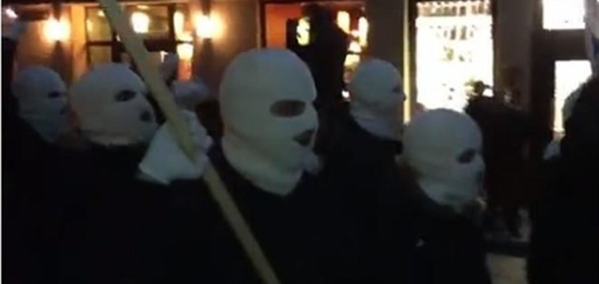 На протесты во Львове вышли неонацисты, власти заявляют о провокации