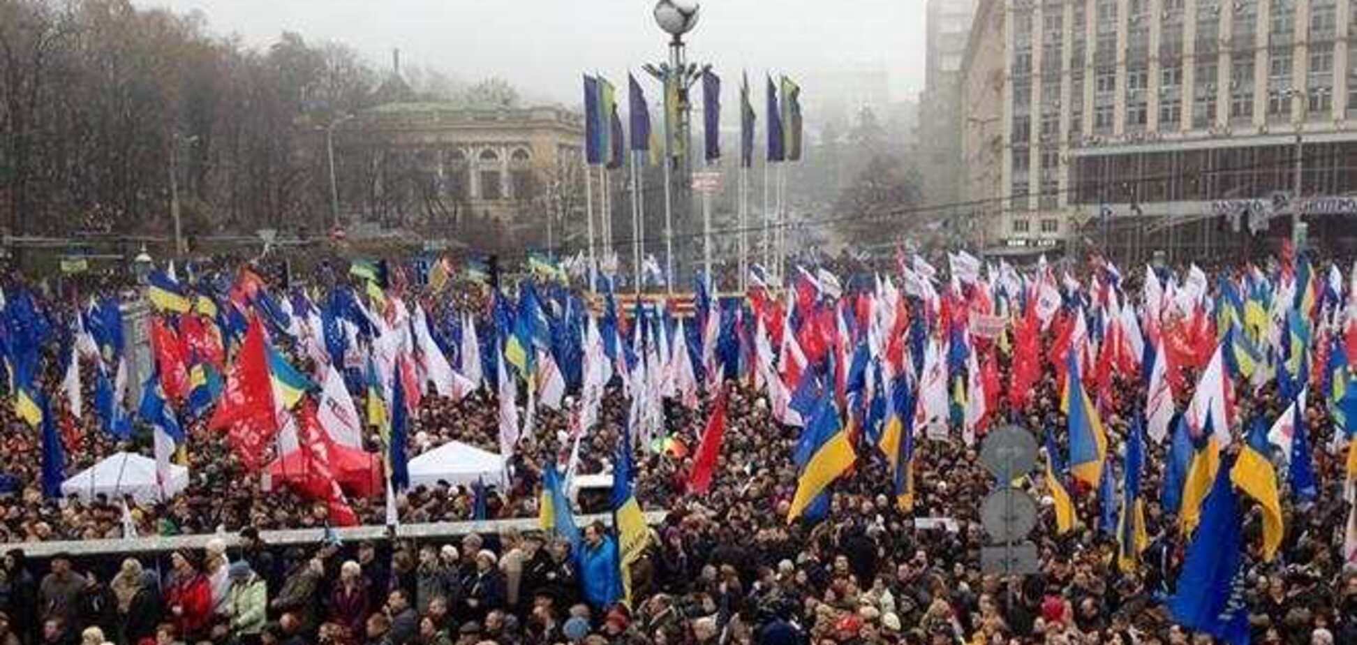 Участники Евромитинга жалуются на проблемы с мобильной связью