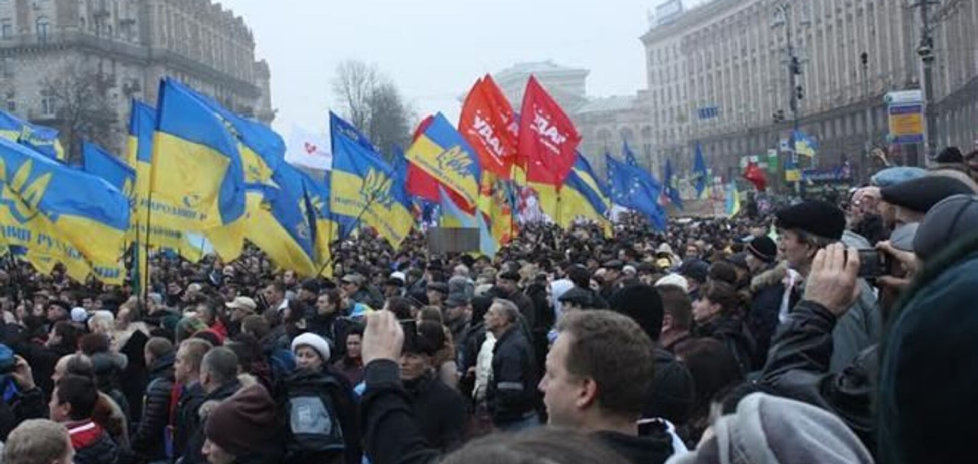 На Майдані зібрався багатотисячний мітинг на захист Євроінтеграції