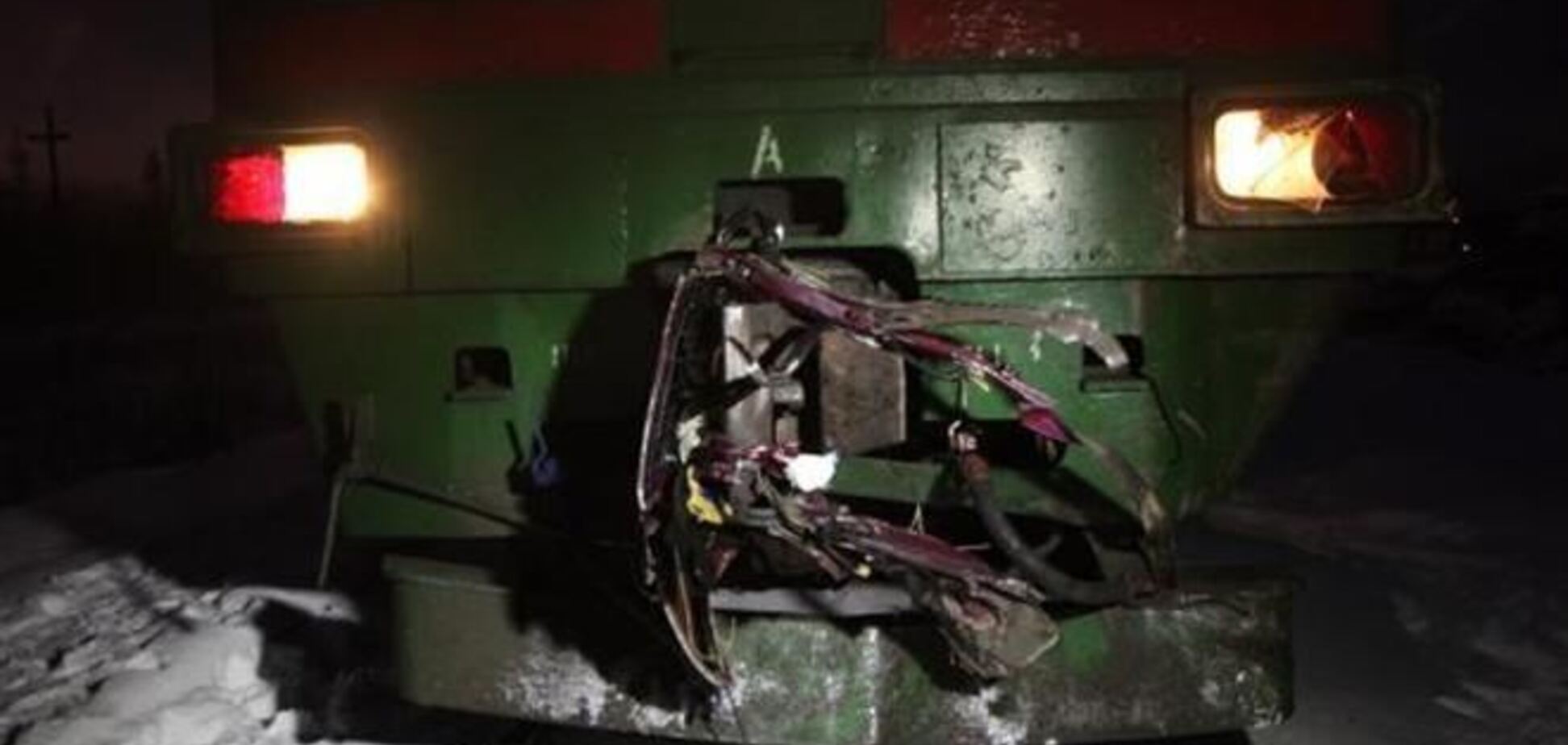 На Львовщине поезд протаранил трактор: есть жертва