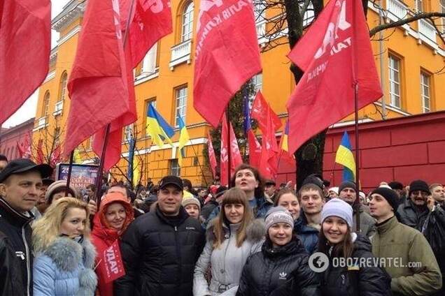 На акции оппозиции в Киеве собирают деньги для политзаключенных
