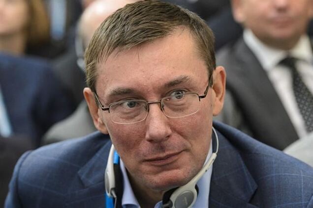 Харківський аеропорт відмовляється прийняти літак Луценко, який прилетів до Тимошенко