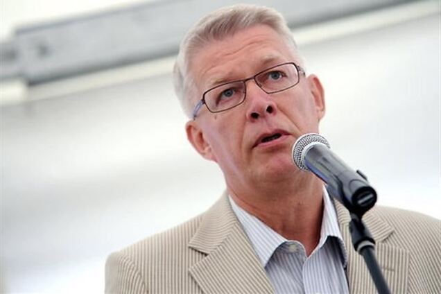 Экс-глава Латвии в день траура посетил показ мод