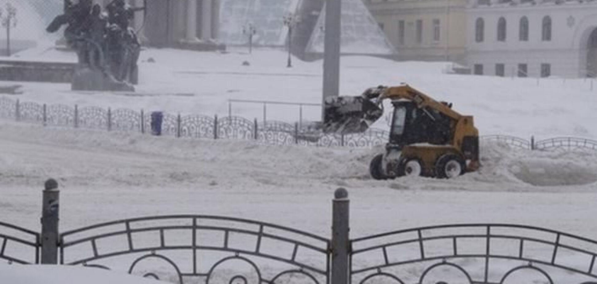 Киев будут спасать от снега мини-тракторы