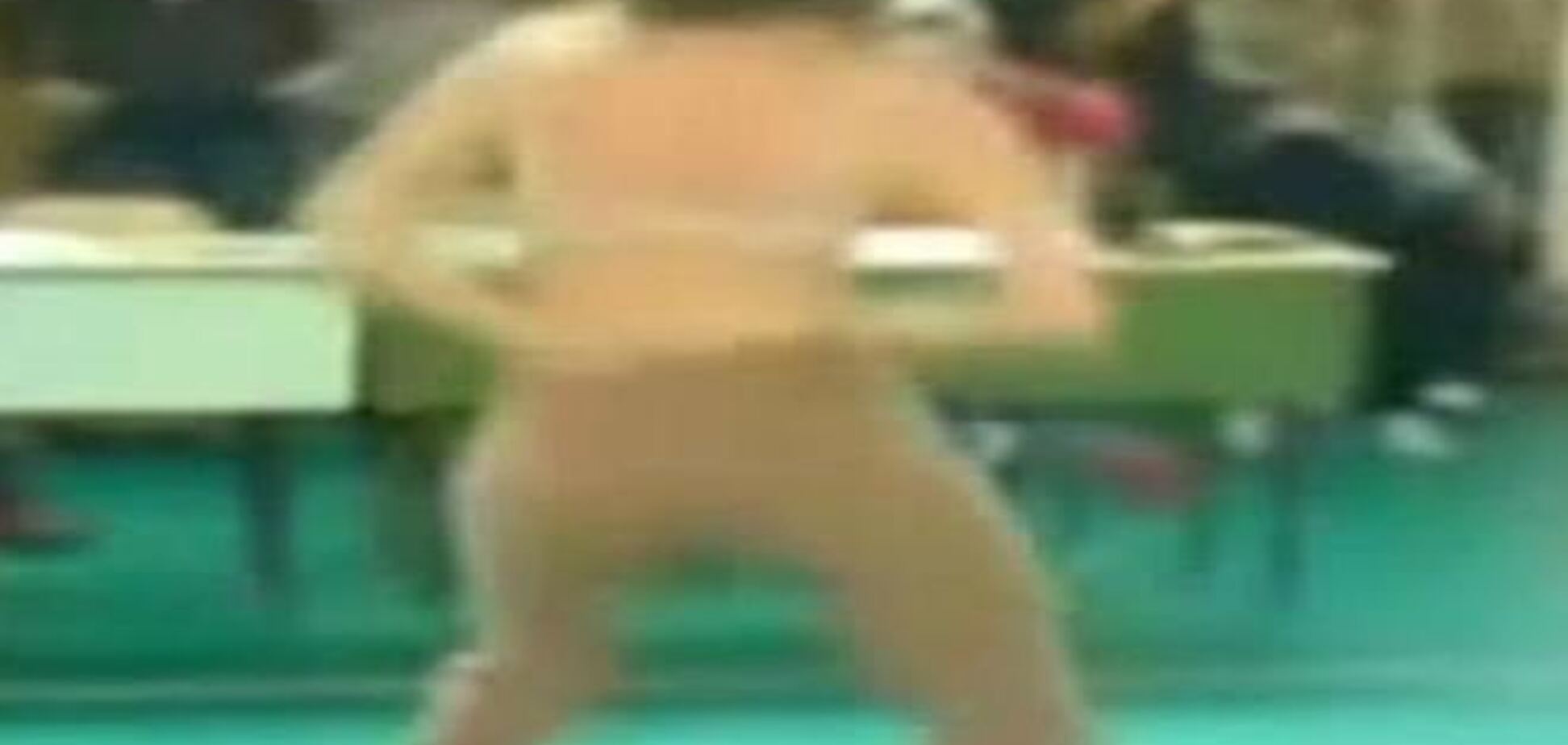 Учительница в Венгрии устроила детям стриптиз