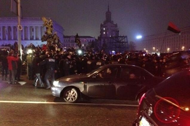 Участники Евромайдана пытаются перекрыть движение возле Европейской площади