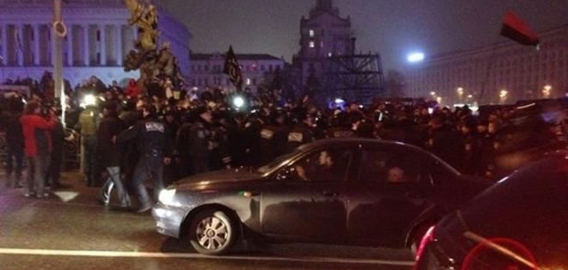 Участники Евромайдана пытаются перекрыть движение возле Европейской площади