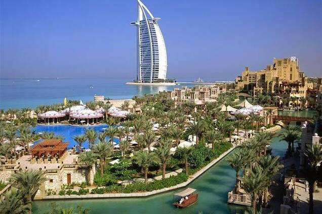 В Дубае сложили крупнейшую в мире мозаику из шоколадных трюфелей  