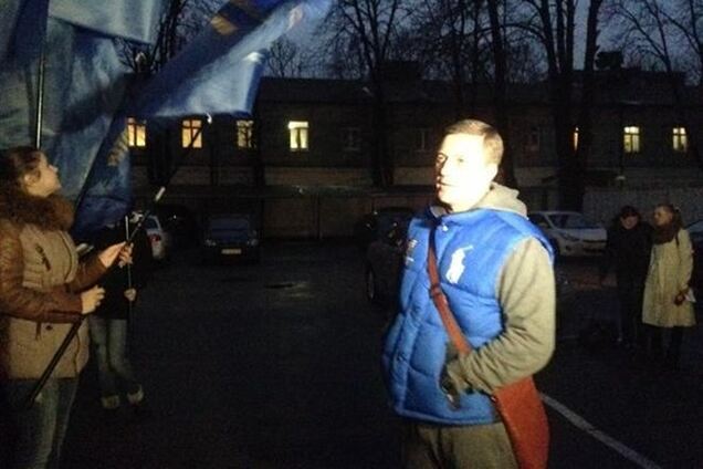 Катеринчук пикетирует суд, который не отменяет распоряжение об остановке евроинтеграции