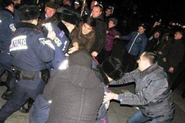 На Евромайдане сломали руку свободовцу