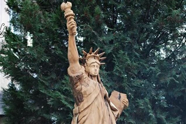 У Сімферополі з'явилася своя Статуя Свободи