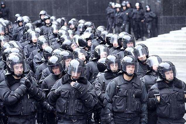 Власти стянули к Кабмину милицию и 'Беркут'