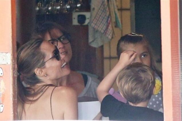 Анджелина Джоли бросила работу ради детей