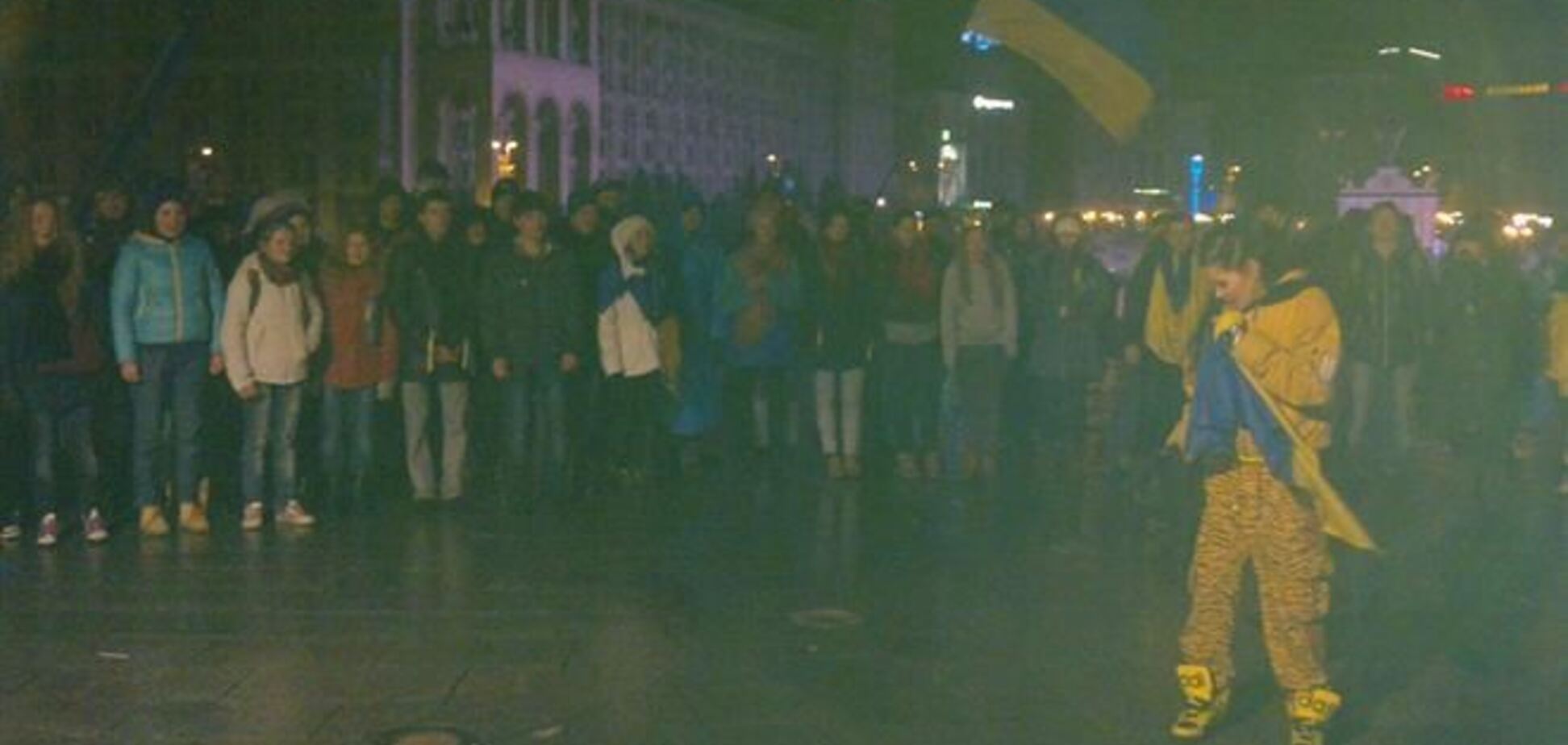 Пятая ночь Евромайдана: активисты ели пиццу и 'зажигали' с Русланой