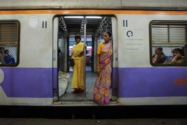 В индийском поезде чуть не изнасиловали сразу 100 школьниц