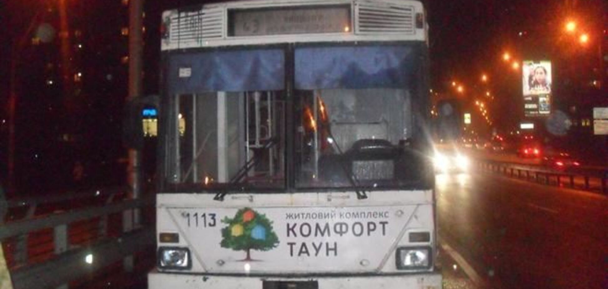 В Киеве загорелся троллейбус с пассажирами