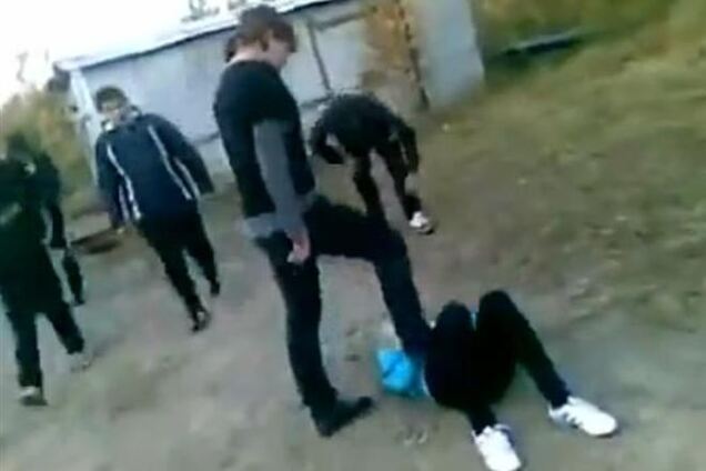 Очередная жестокая драка школьников попала в соцсети