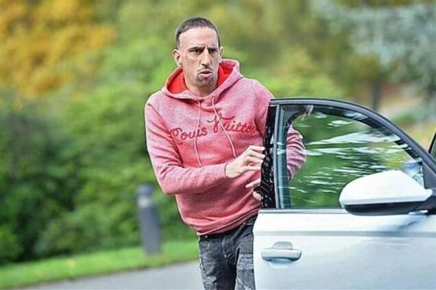 Рибери, продавая авто, забыл в нем свою платиновую кредитку