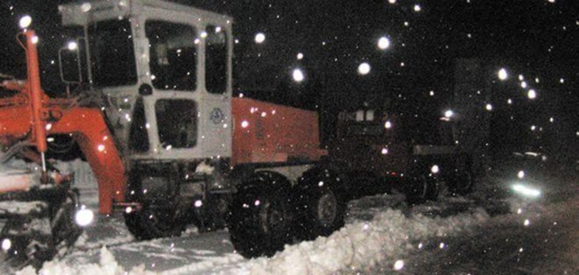 Хмельнитчину завалило снегом: на расчистку брошена армия