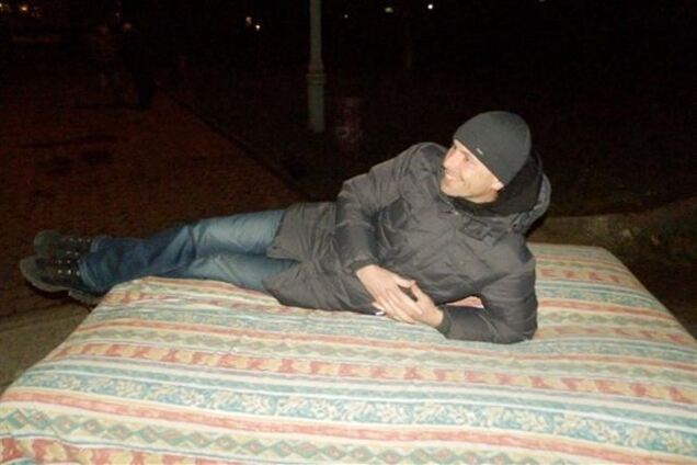 На сумской Евромайдан организаторы притащили диван