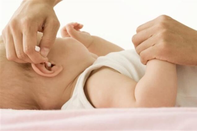 Как чистить ушки малышу