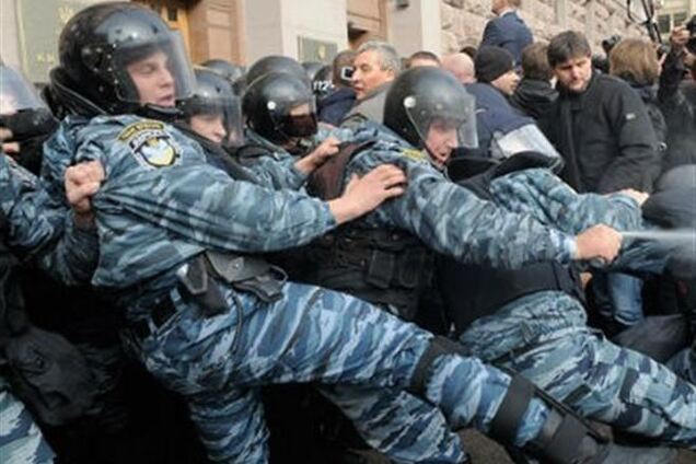 Драку на Европейской площади спровоцировали митингующие