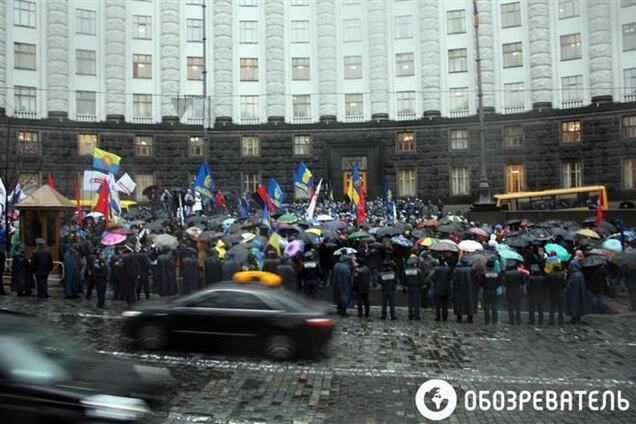 Возле Кабмина глушат мобильные и микрофоны - оппозиция