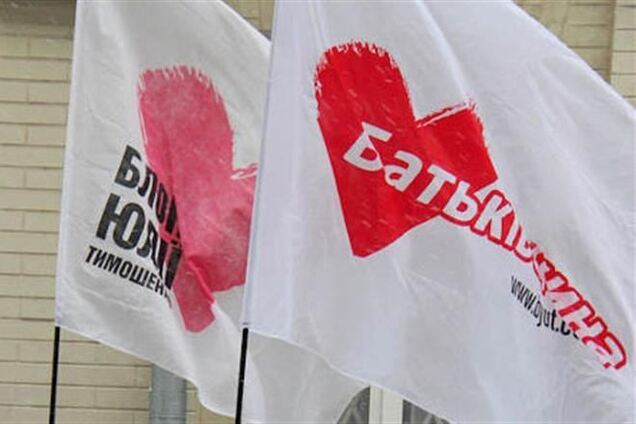 В Донецке неизвестные разбили машину оппозиционерам, ехавшим к Тимошенко