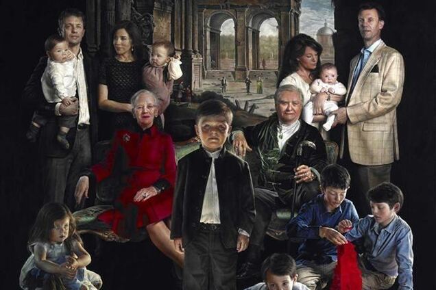 В Дании показали устрашающий портрет королевской семьи