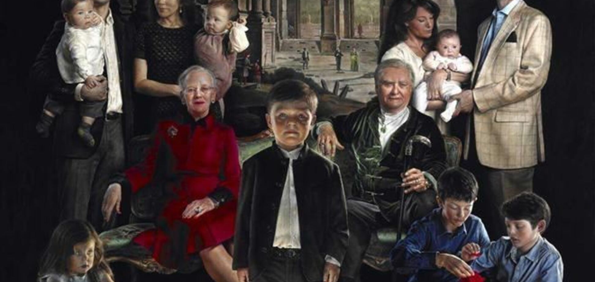 В Дании показали устрашающий портрет королевской семьи