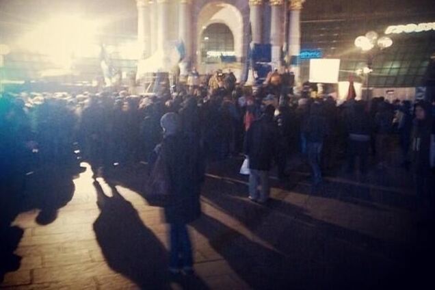 На объединенном Евромайдане утро началось с новых кричалок