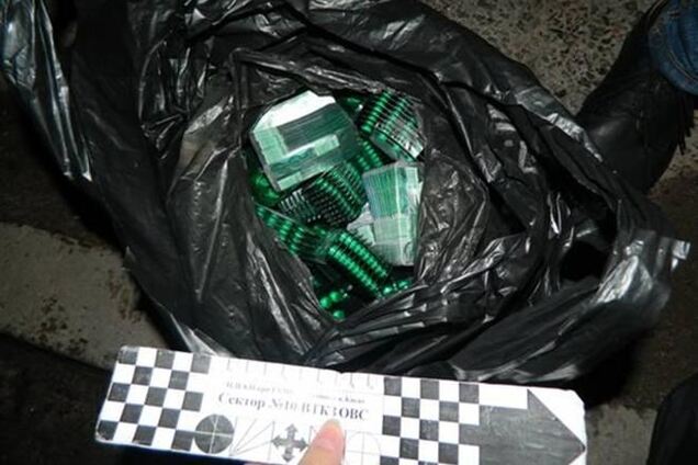 В Киеве задержали наркодилера с сумкой таблеток