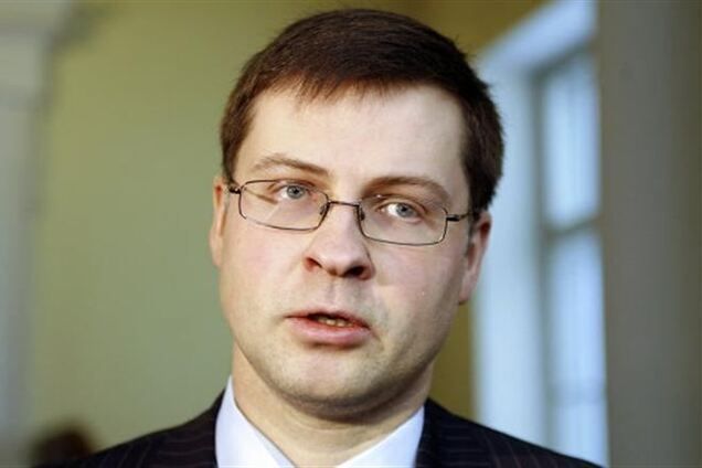 Премьер Латвии ушел в отставку после обрушения ТЦ в Риге