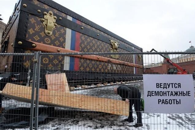 Выставка-чемодан Louis Vuitton в Москве переедет на другую площадь