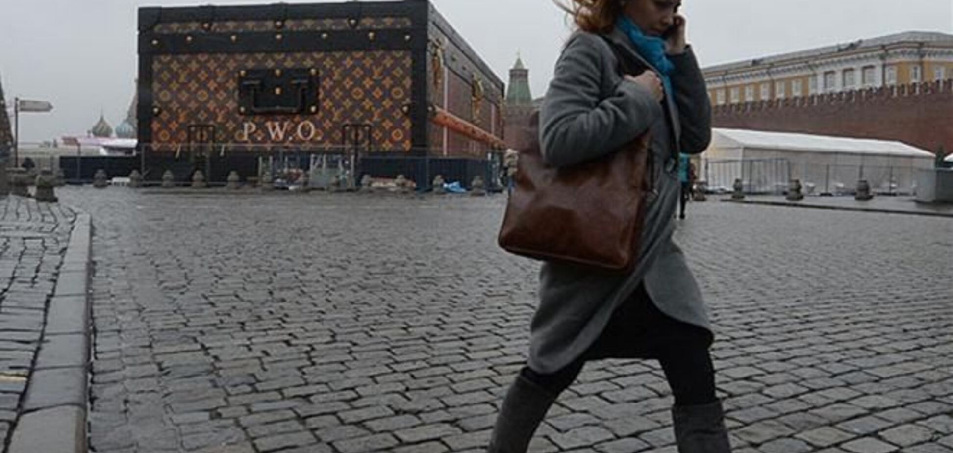 В Москве на Красной площади демонтируют павильон Louis Vuitton