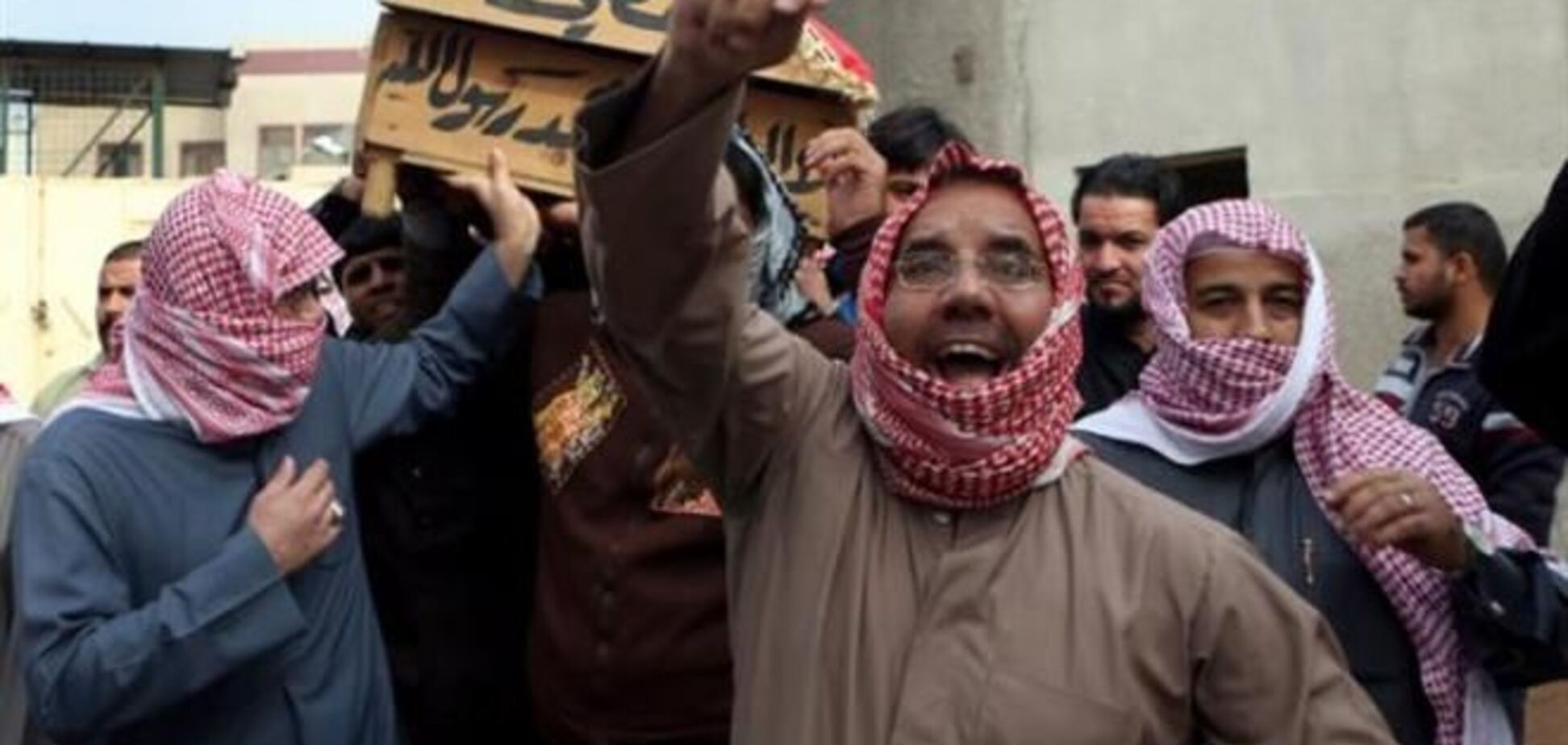 Теракт в Ираке: на похоронах погибли 12 человек, 32 ранены