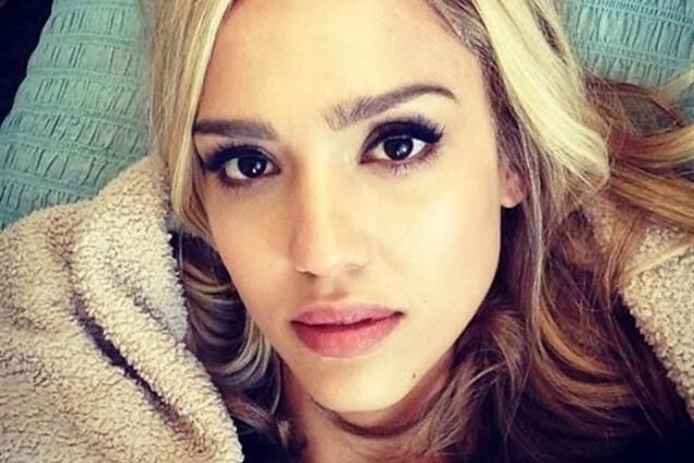 Джессика Альба стала 'особо опасной' блондинкой