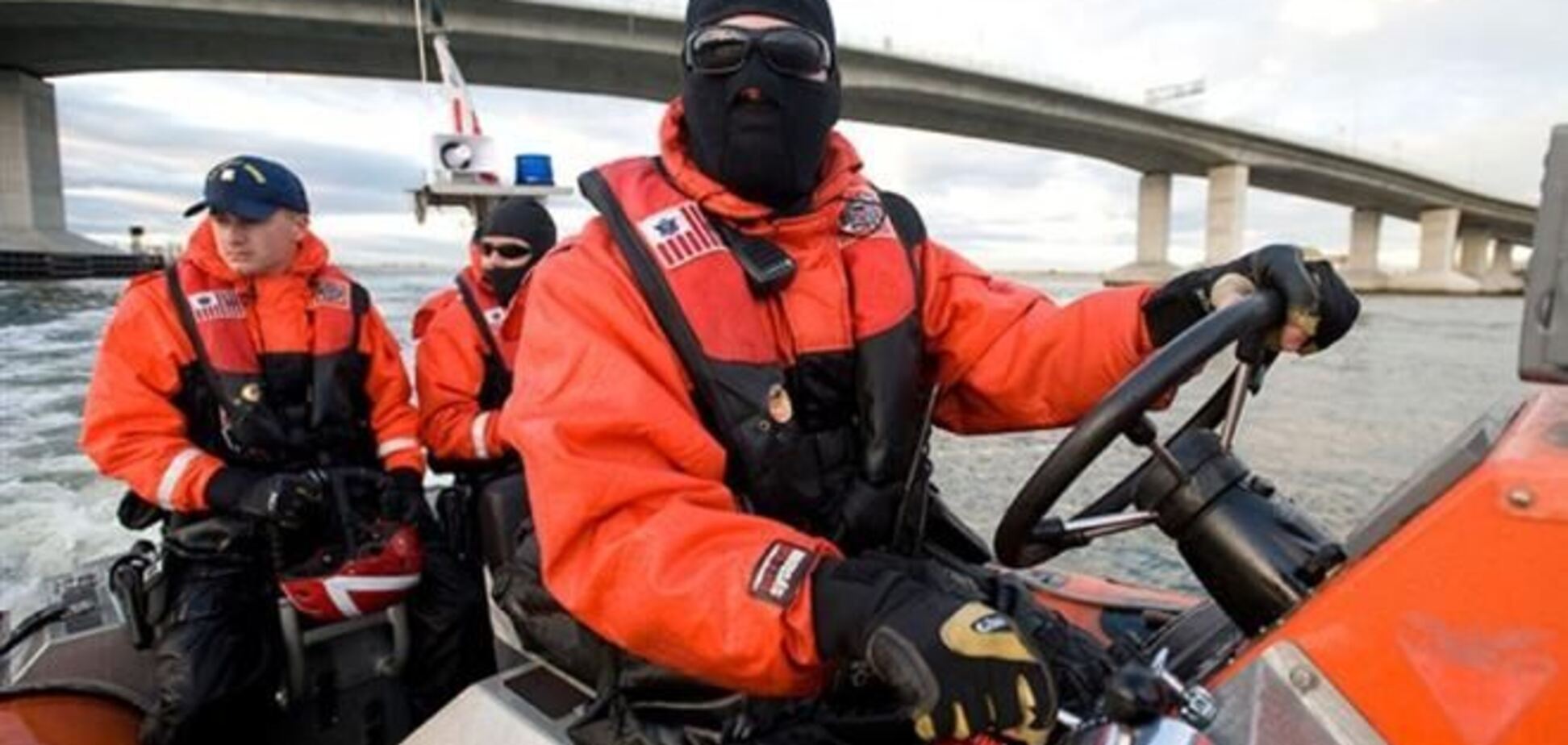 Спасатели США нашли выжившего спустя сутки после крушения