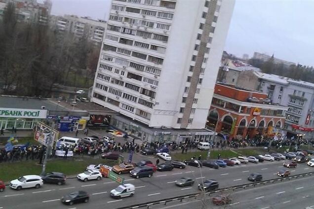Многотысячная колонна студентов прошла через весь Киев