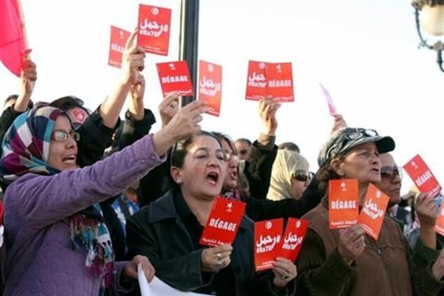 Акции протеста в Тунисе переросли в массовые беспорядки