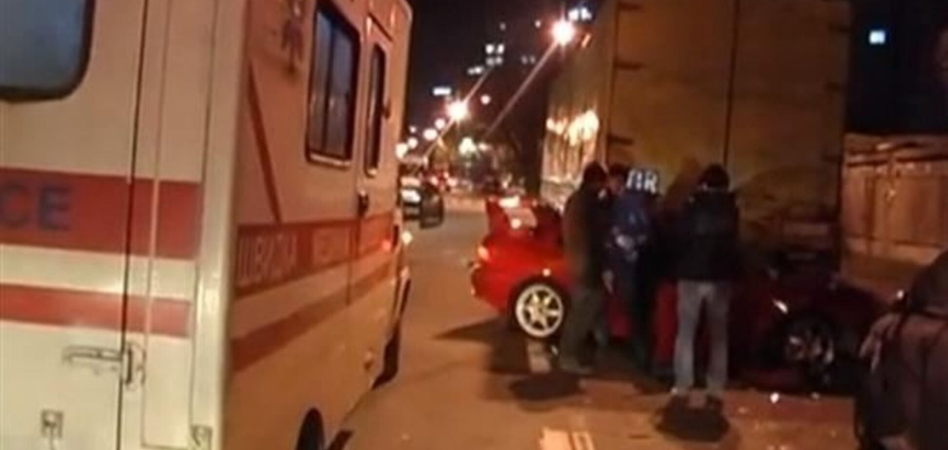 ДТП в Киеве: у иномарки срезало крышу